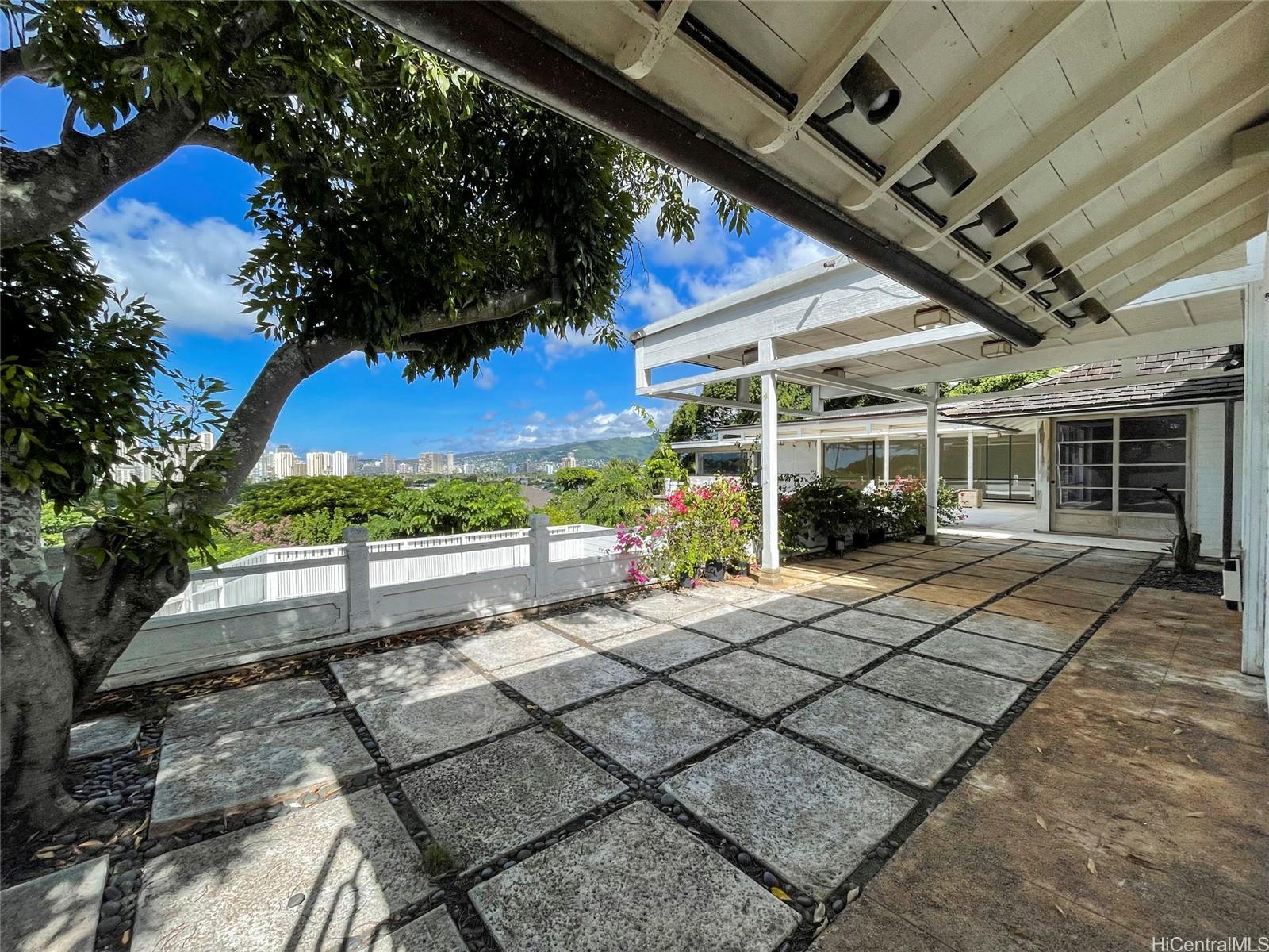 3715 Diamond Head Circle Honolulu, HI 96815