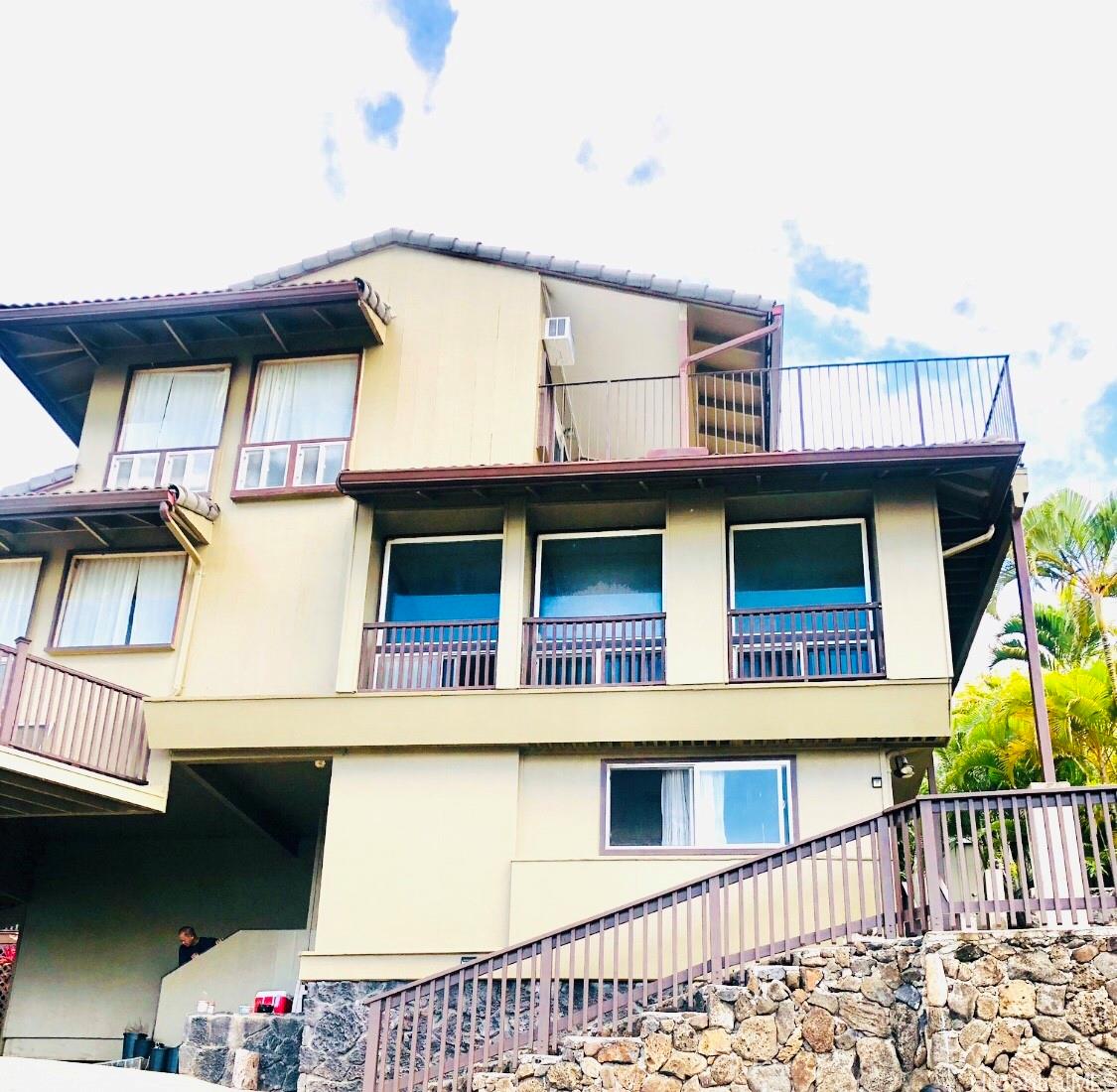 1643 Ihiloa Loop Honolulu, HI 96821