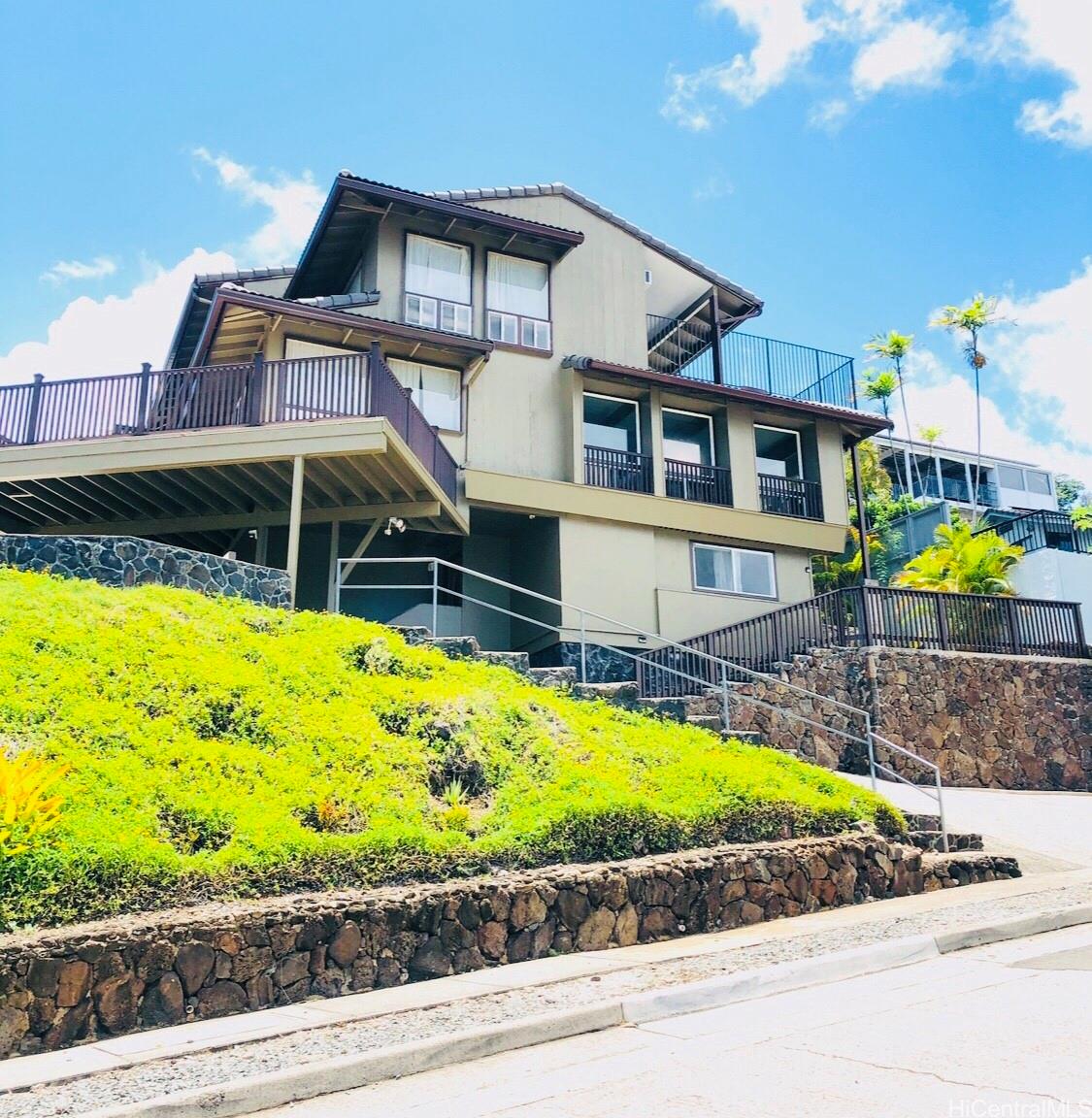 1643 Ihiloa Loop Honolulu, HI 96821