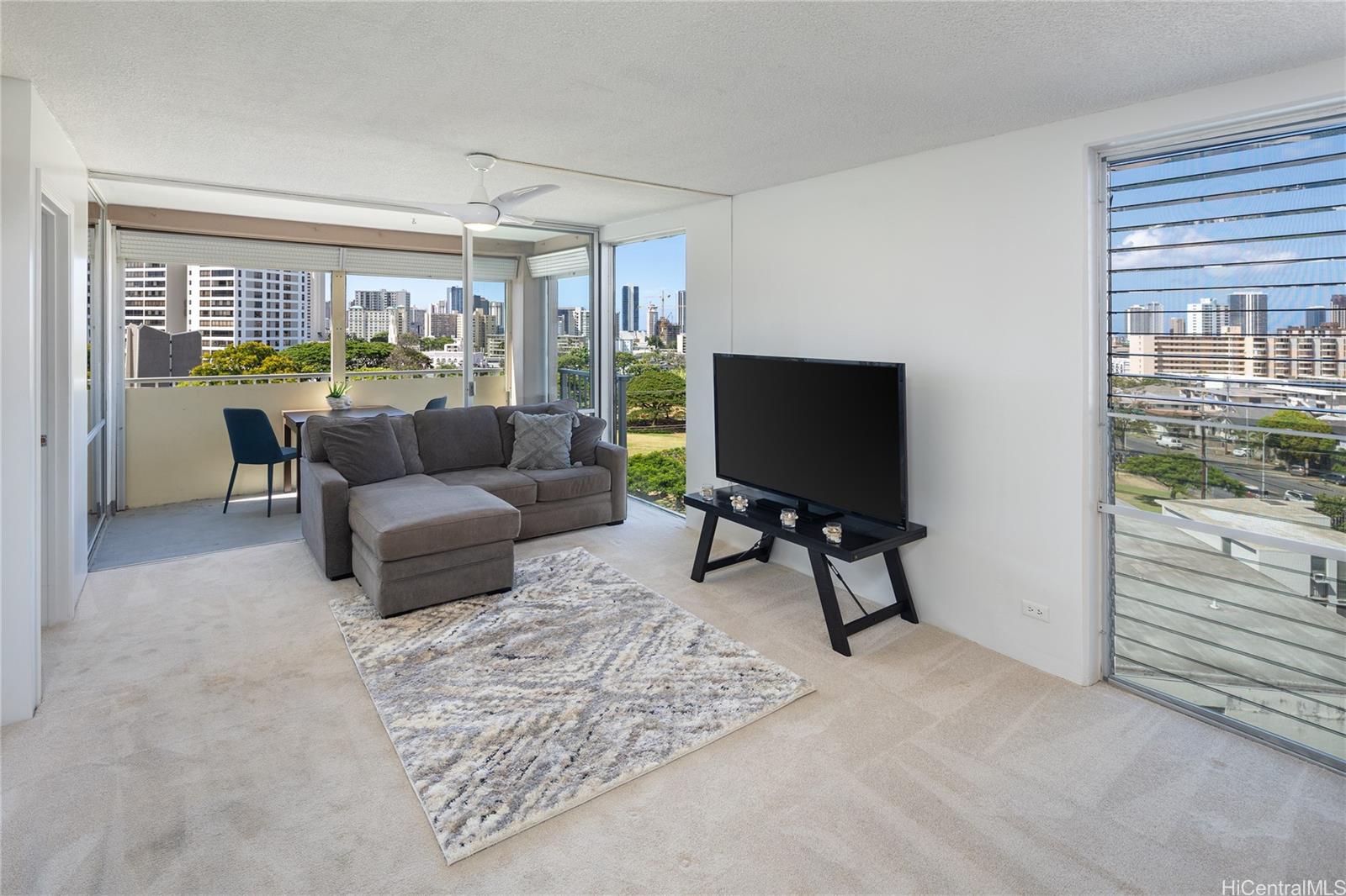 1617 Keeaumoku Street #705, Honolulu, HI 96822