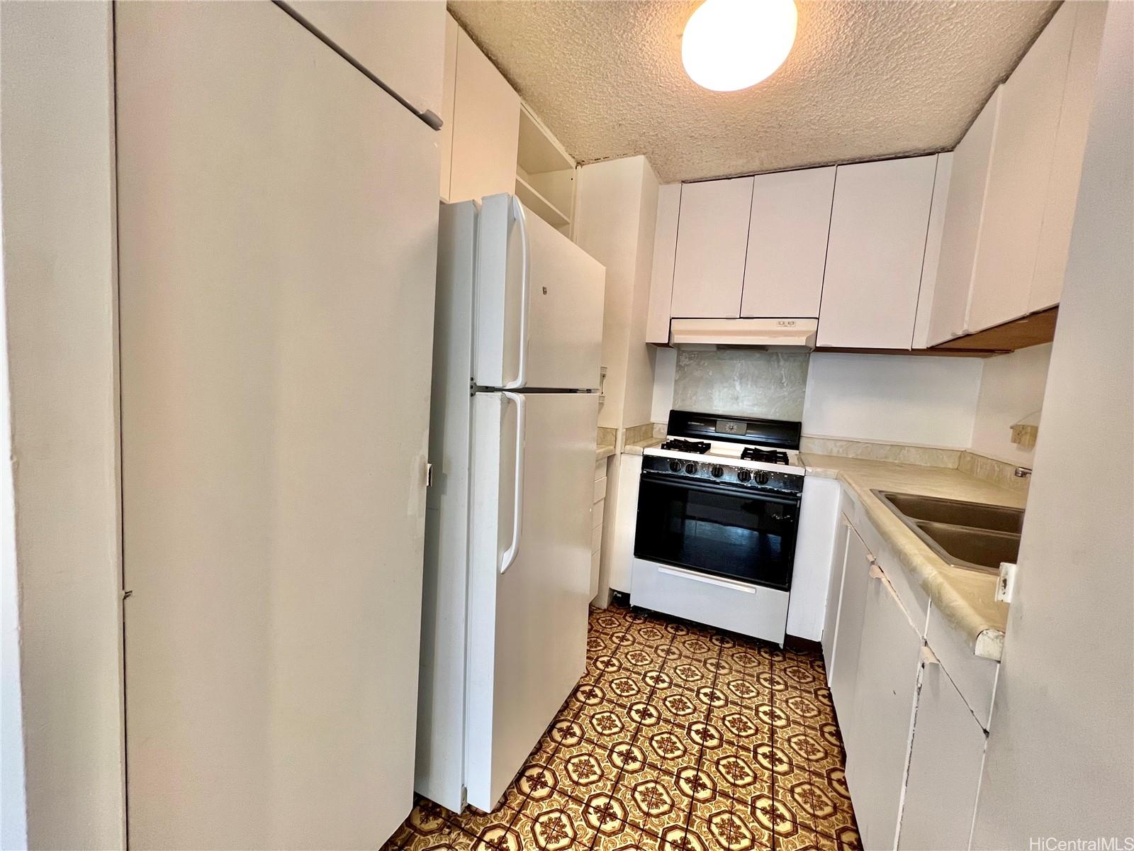 2465 Kuhio Avenue #406, Honolulu, HI 96815