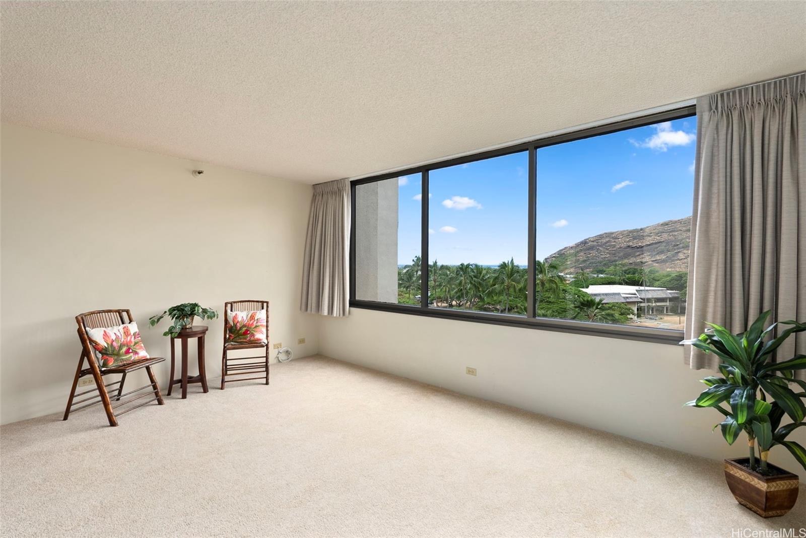 555 Hahaione Street #5C, Honolulu, HI 96825