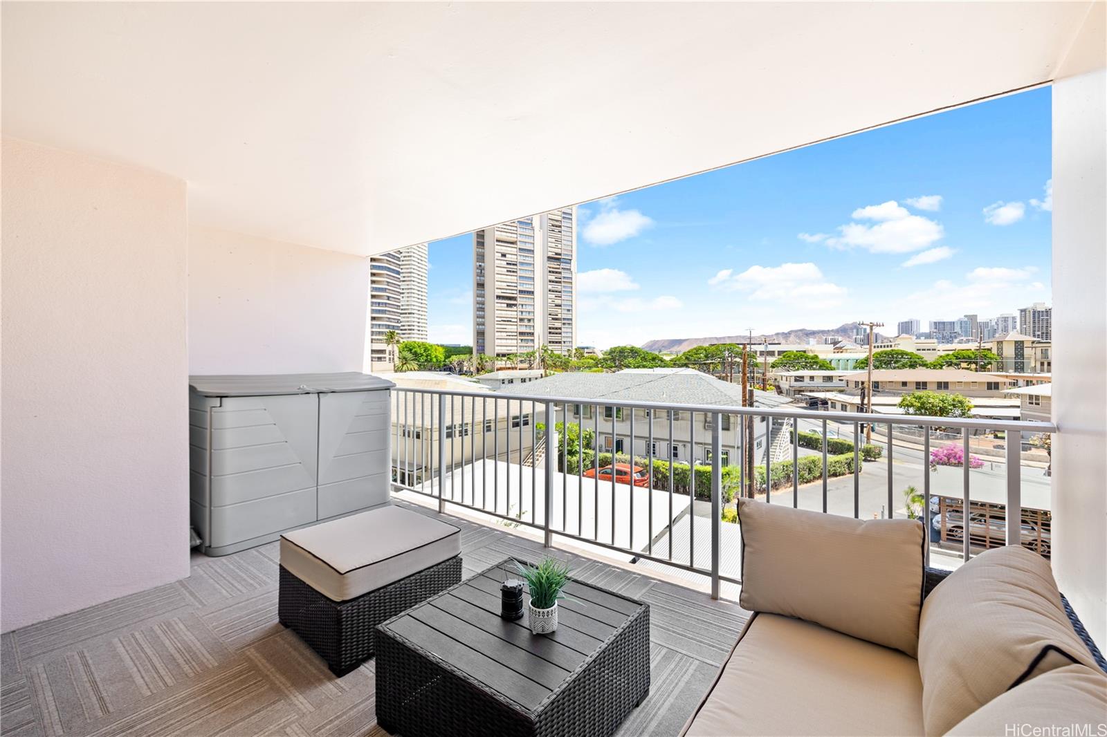 2439 Kapiolani Boulevard #204, Honolulu, HI 96826