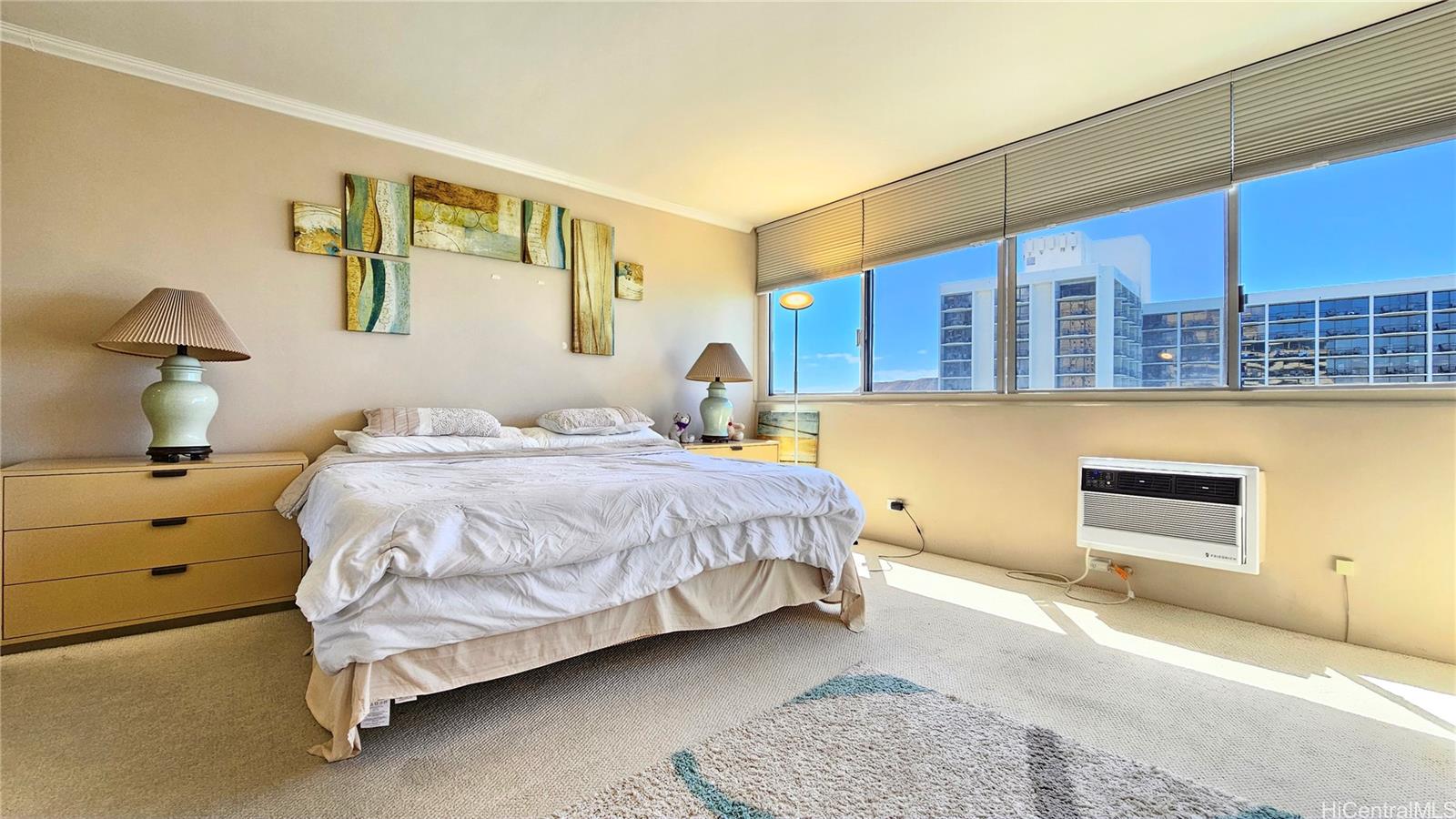 2500 Kalakaua Avenue #2001, Honolulu, HI 96815