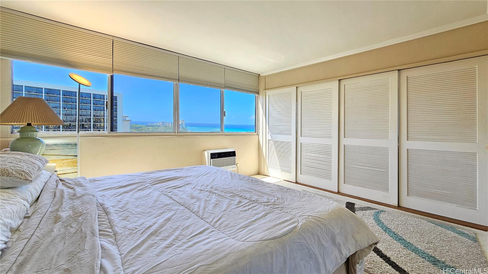 2500 Kalakaua Avenue #2001, Honolulu, HI 96815