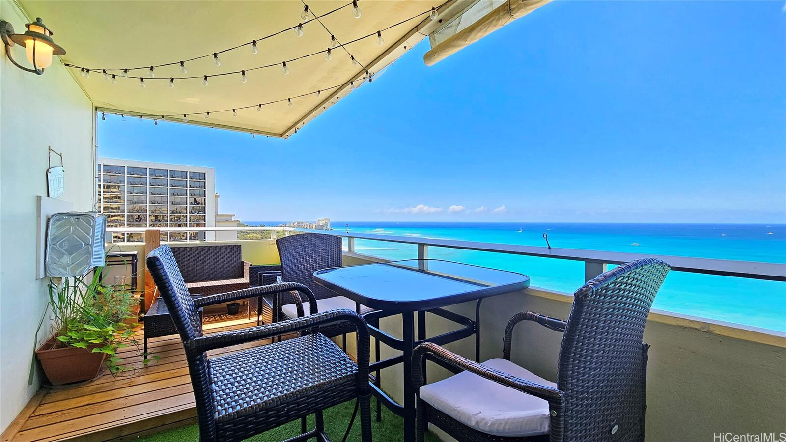 2500 Kalakaua Avenue #2001, Honolulu, HI 96815