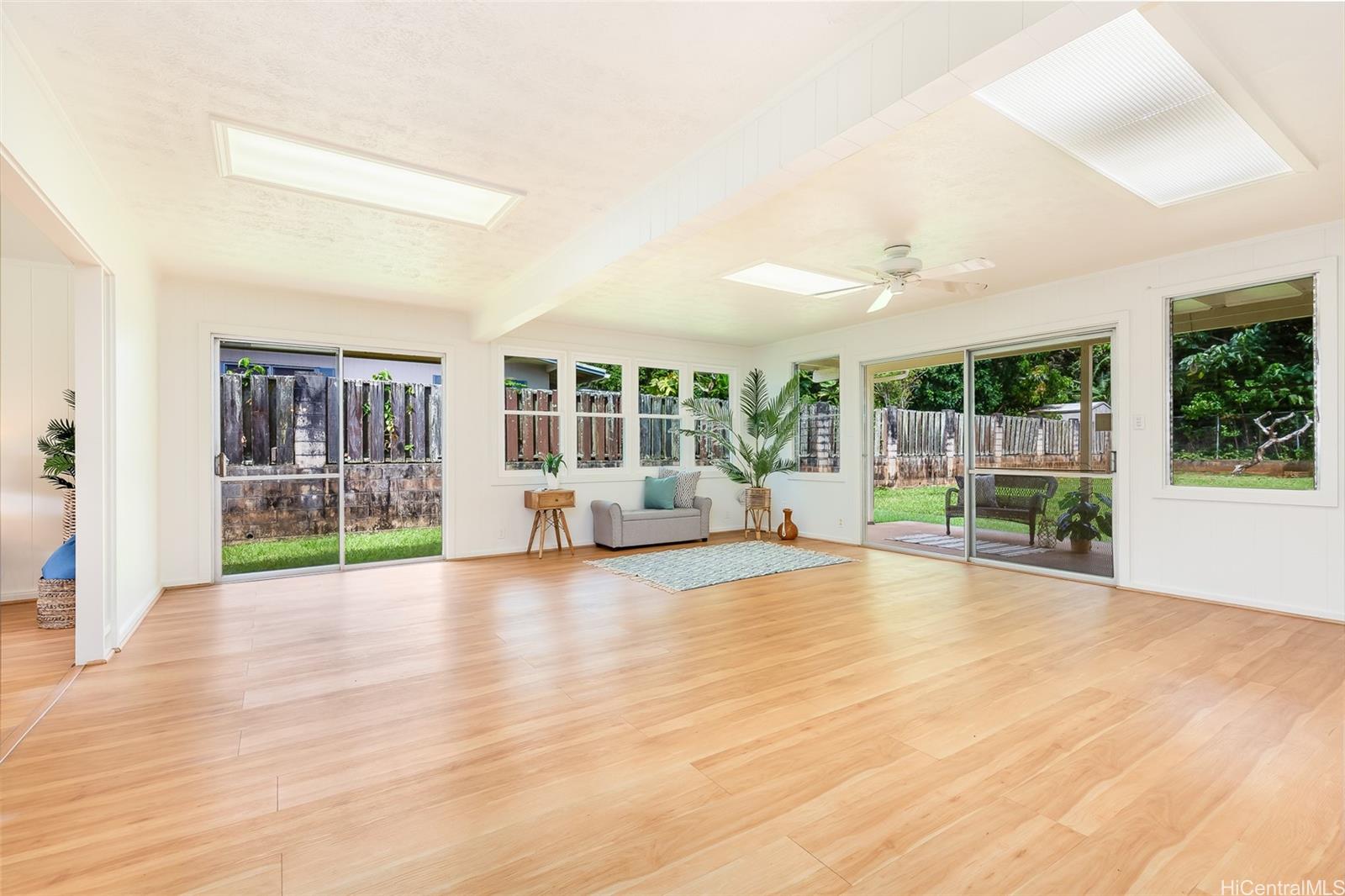 1043 Lunaai Street Kailua, HI 96734