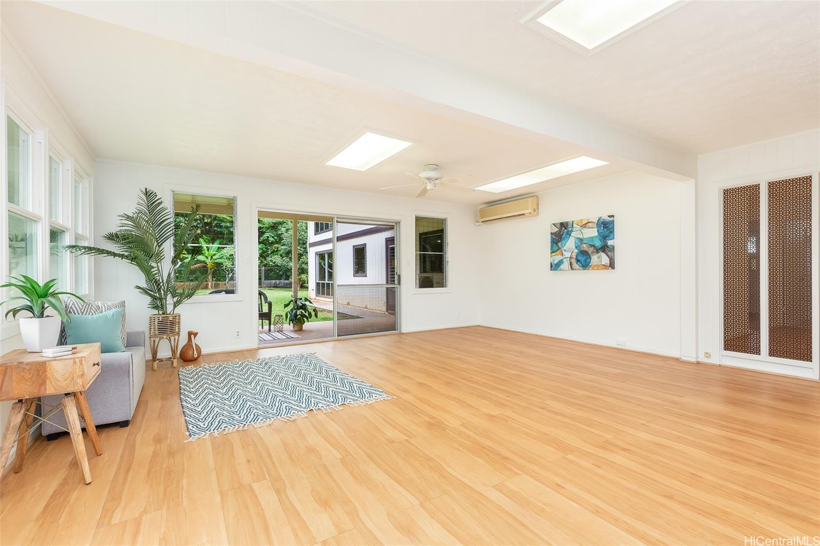 1043 Lunaai Street Kailua, HI 96734