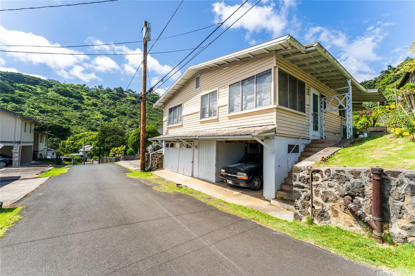 2745 Booth Road #C, Honolulu, HI 96813