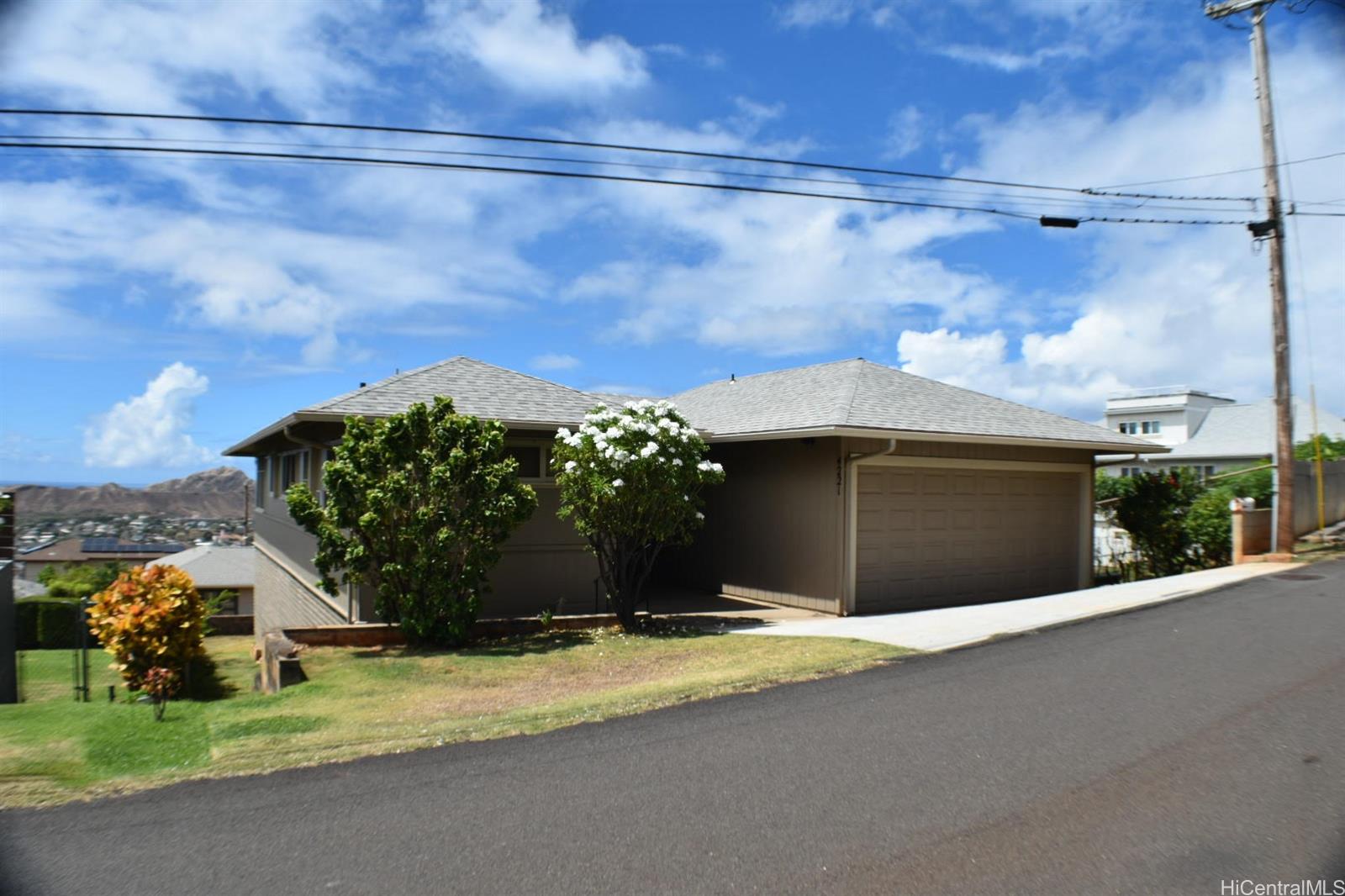 4221 Carnation Place Honolulu, HI 96816