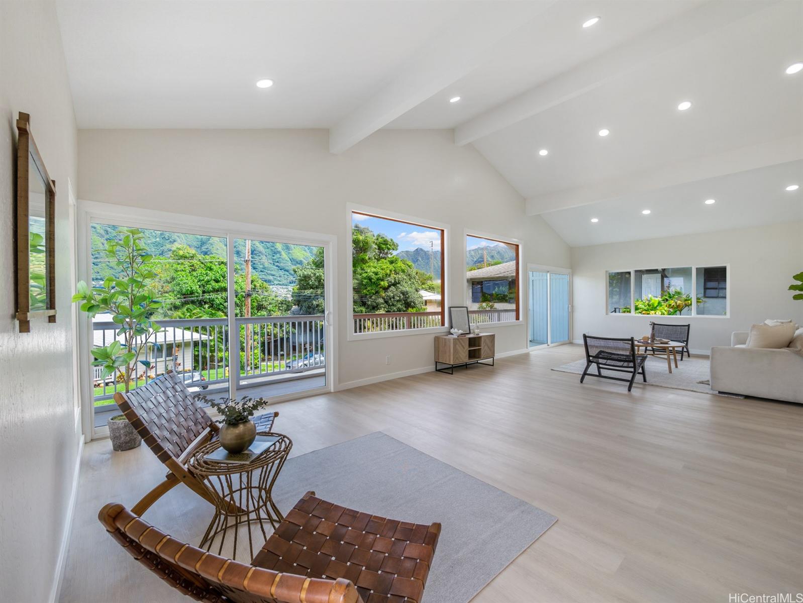 3033 Lono Place Honolulu, HI 96822