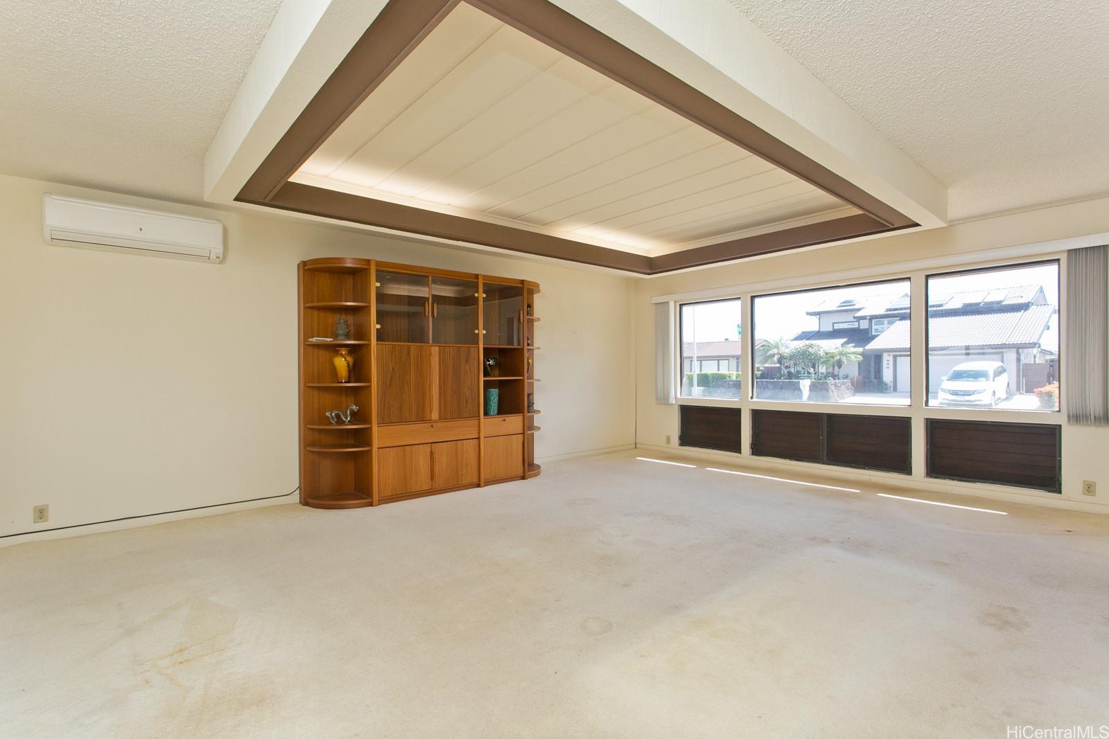 225 Kaiolohia Place Honolulu, HI 96825