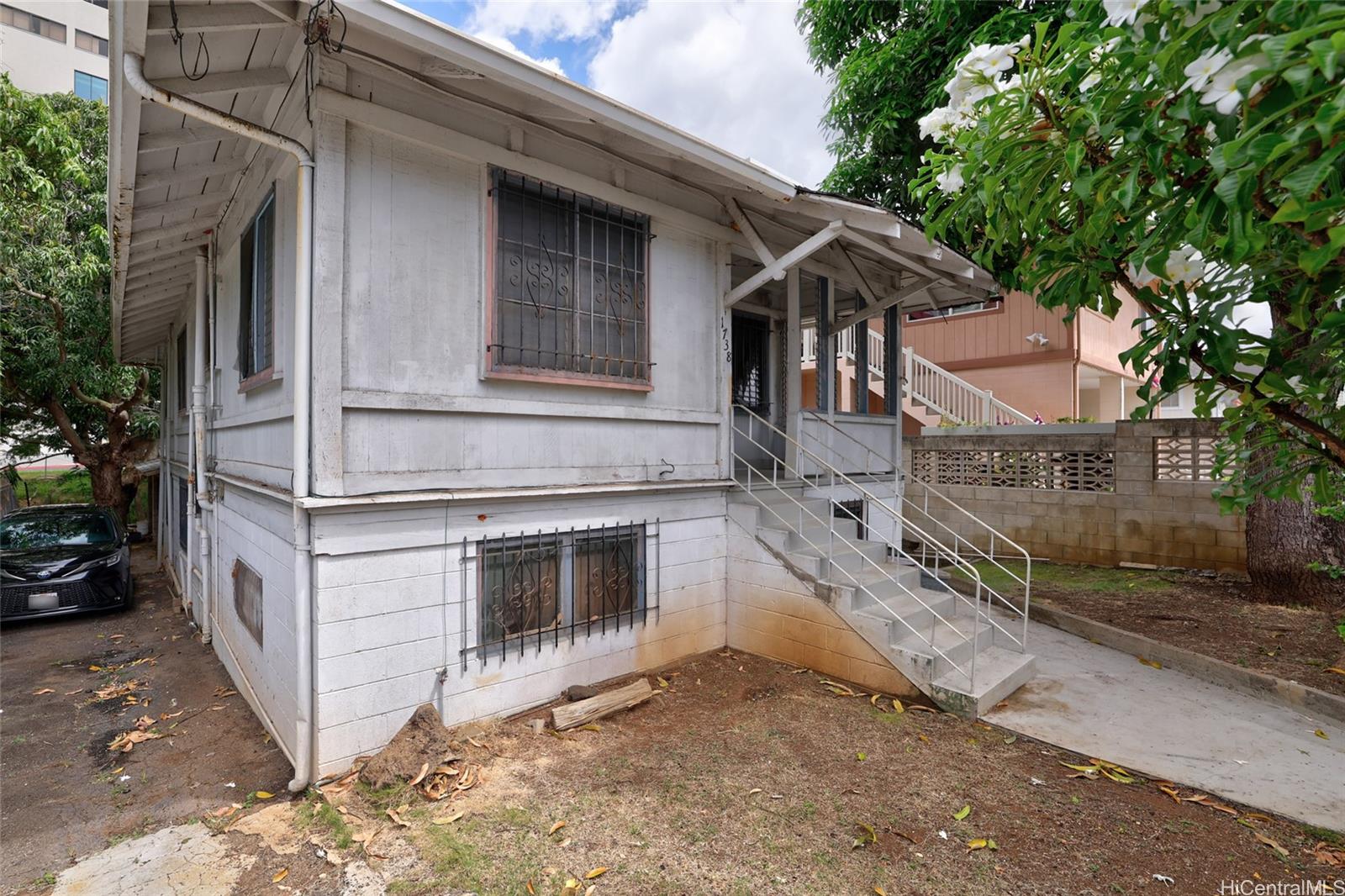  1738 Huna Street Honolulu, HI 96817