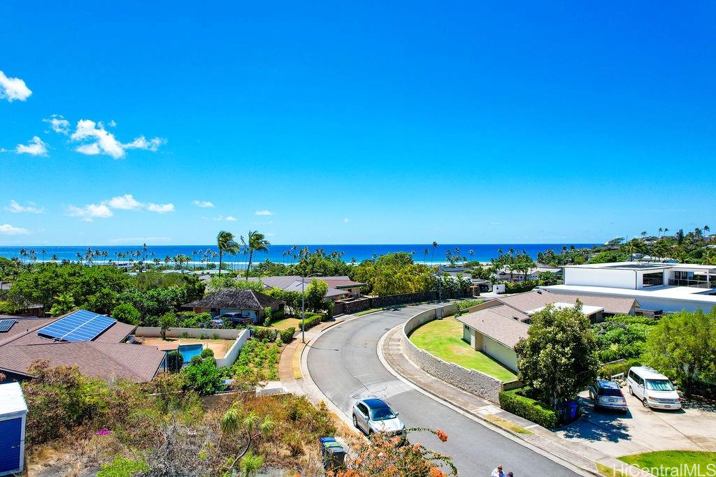 647 Hakaka Place Honolulu, HI 96816