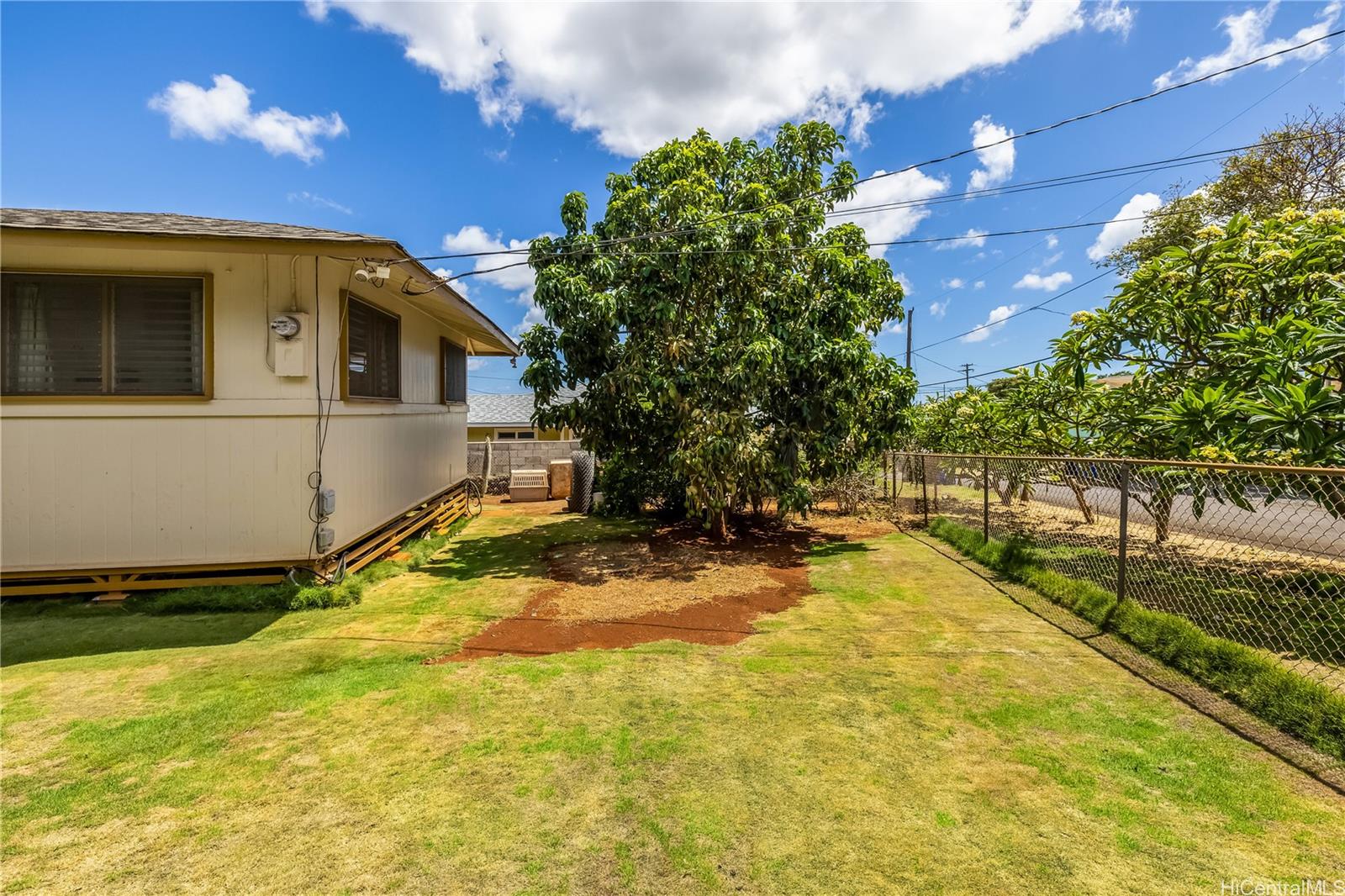 94-1219 Henokea Street Waipahu, HI 96797