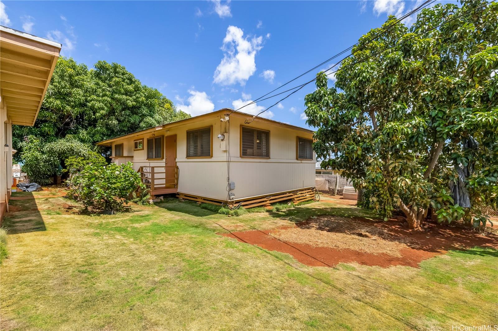 94-1219 Henokea Street Waipahu, HI 96797