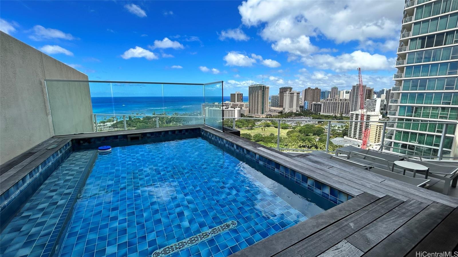 2139 Kuhio Avenue #2806, Honolulu, HI 96815