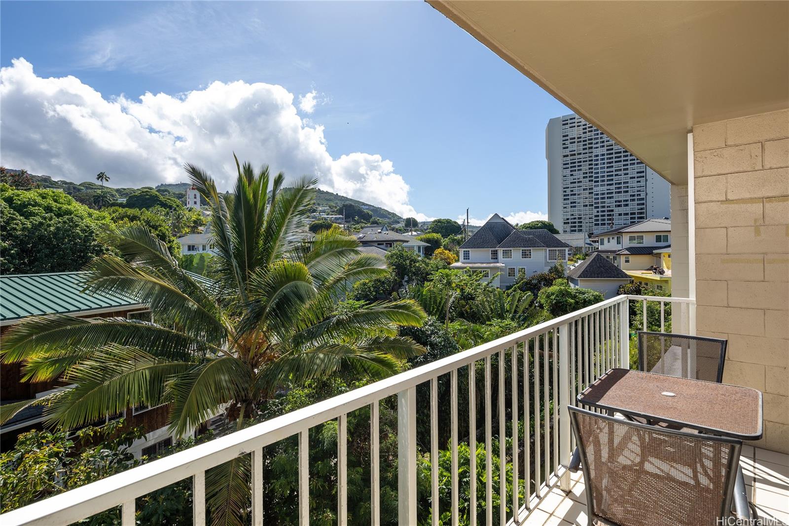 1687 Pensacola Street #502, Honolulu, HI 96822