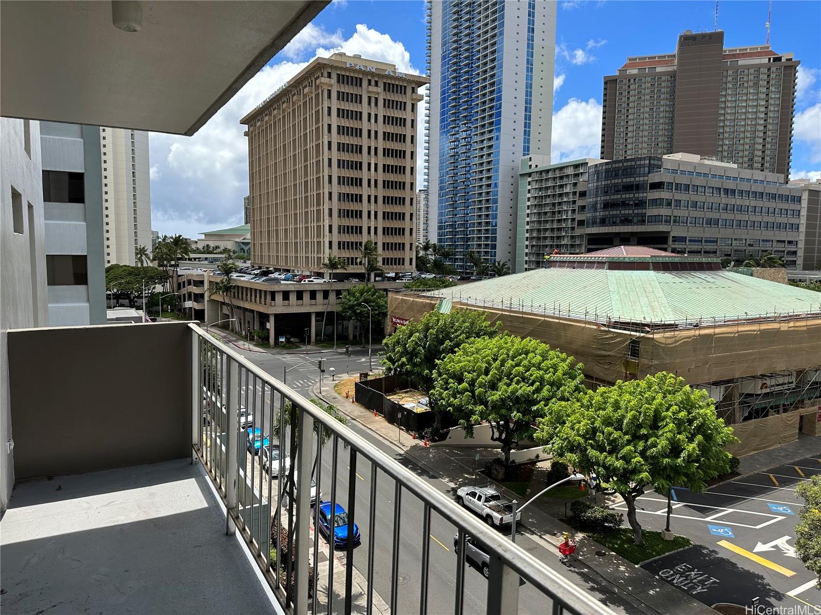 731 Amana Street #703, Honolulu, HI 96814