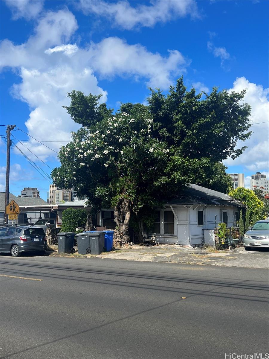 1622 Lusitana Street Honolulu, HI 96813