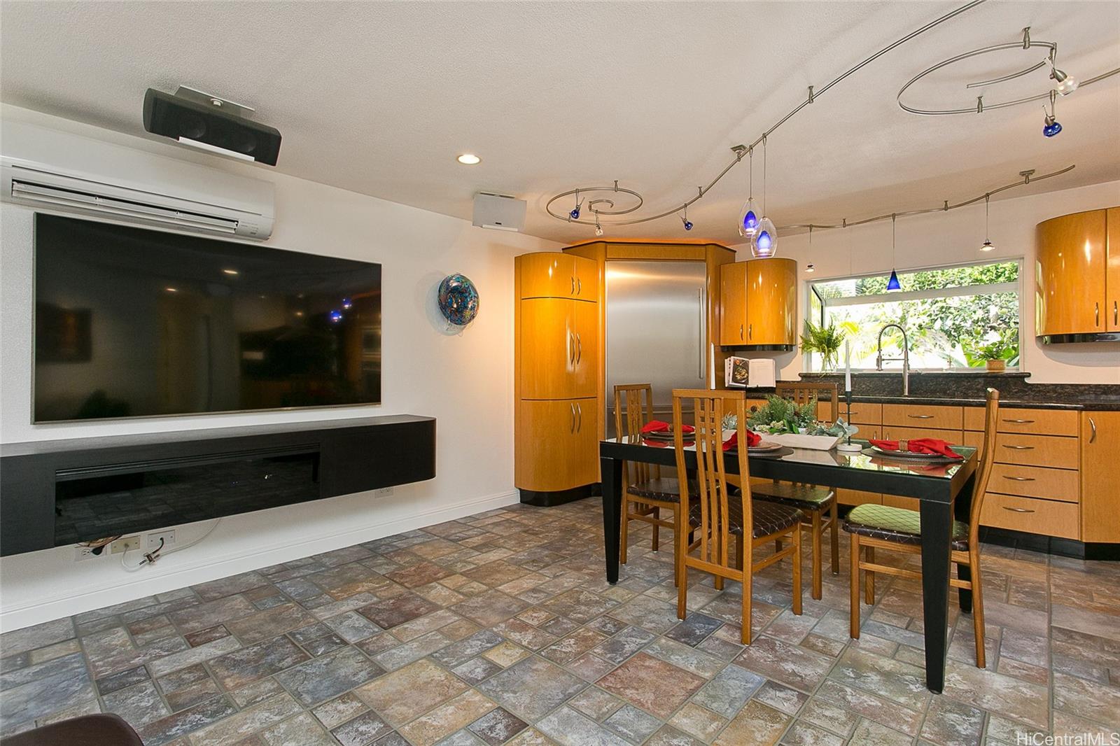 759 Iaukea Street Honolulu, HI 96813