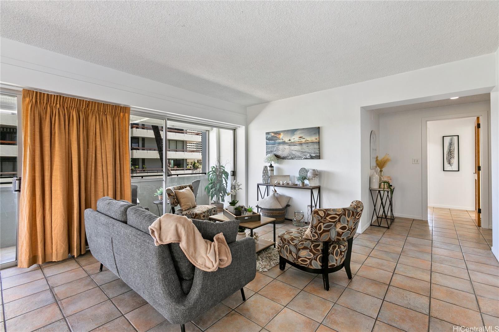 2015 Ala Wai Boulevard #4A, Honolulu, HI 96815