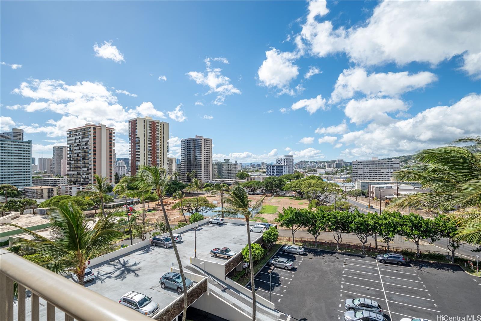 2825 King Street #704, Honolulu, HI 96826