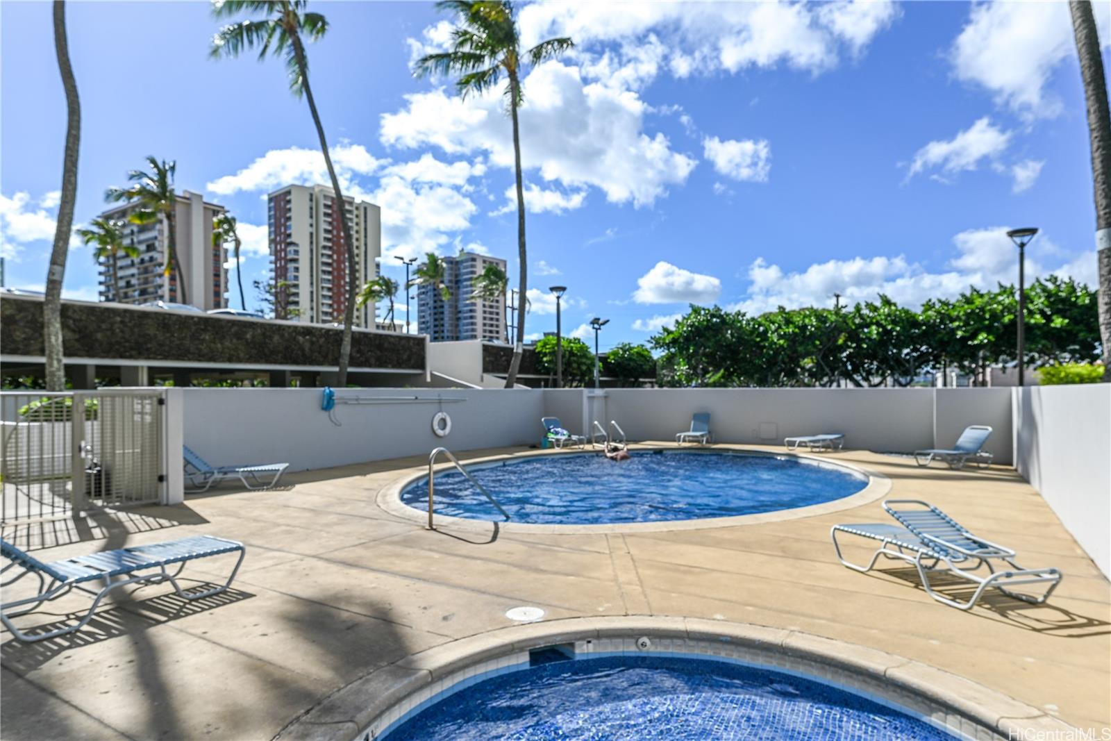 2825 King Street #704, Honolulu, HI 96826