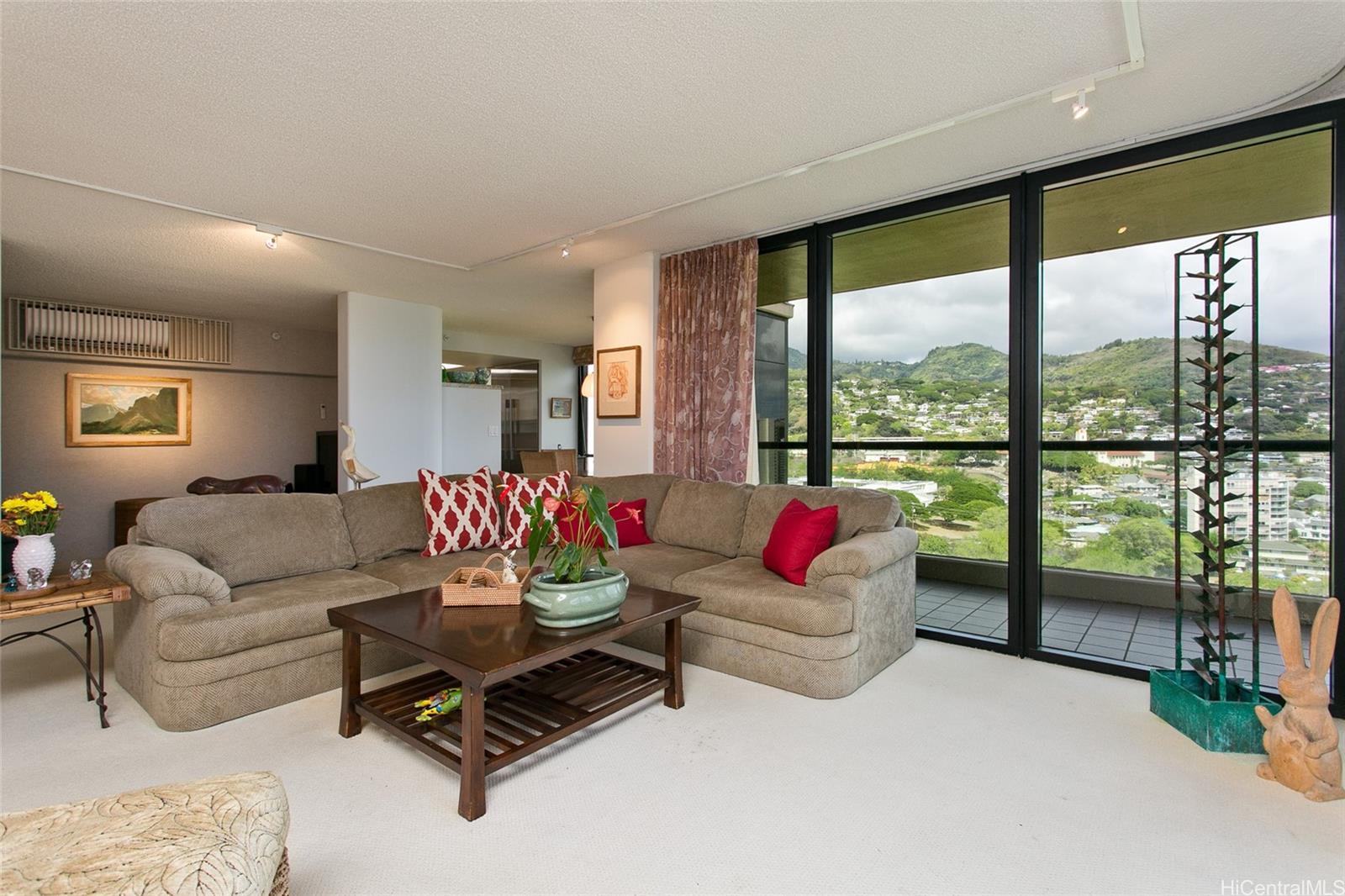 1015 Wilder Avenue #1001, Honolulu, HI 96822