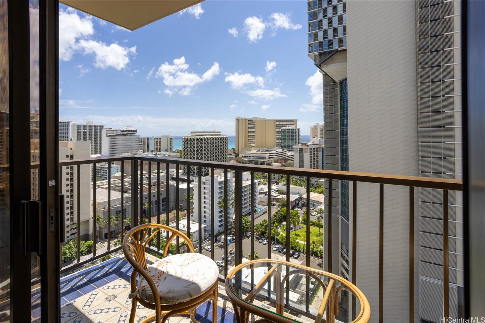 2140 Kuhio Avenue #2002, Honolulu, HI 96815