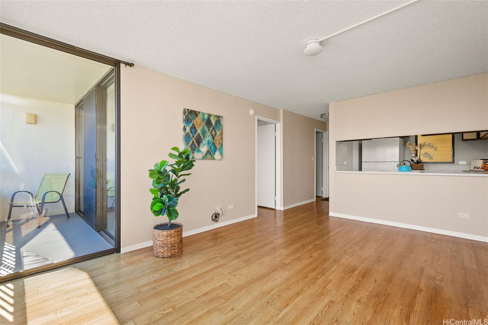 1054 Green Street #401, Honolulu, HI 96822