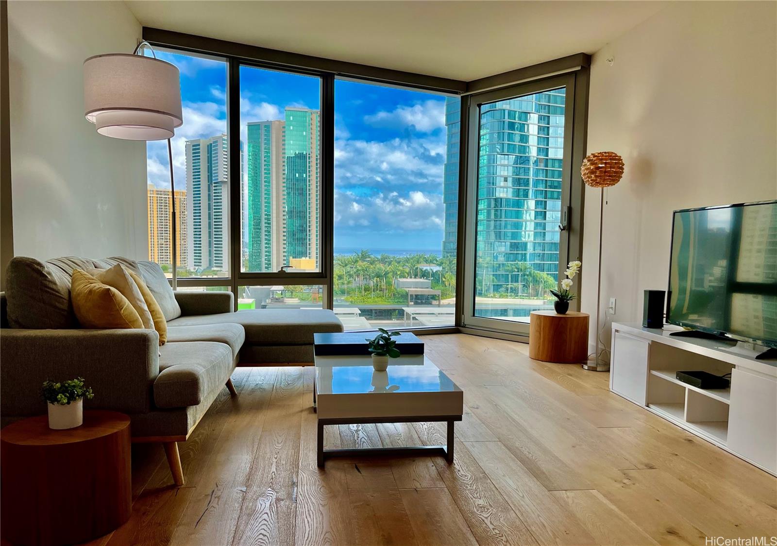 1001 Queen Street #1108, Honolulu, HI 96814