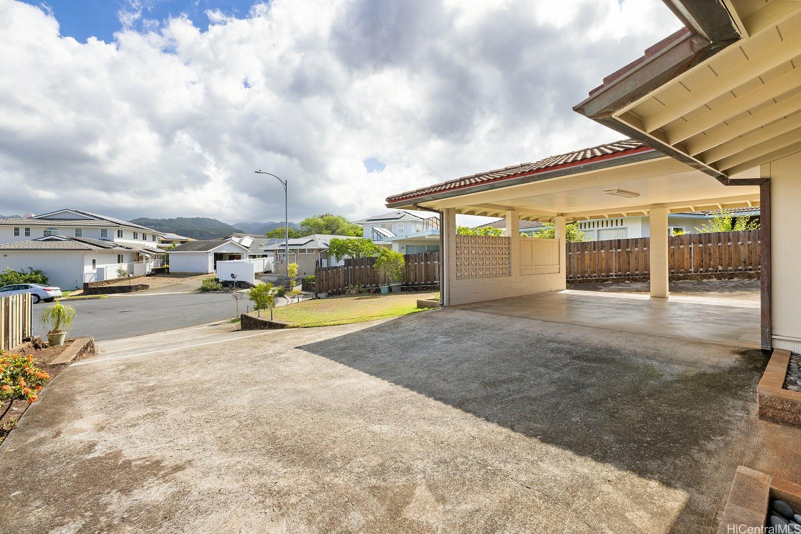 2195 Ala Pili Place Honolulu, HI 96818