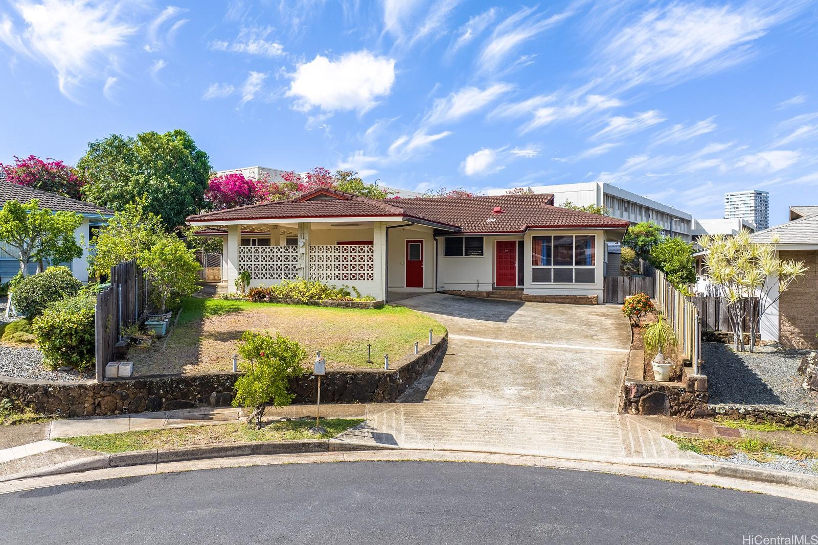 2195 Ala Pili Place Honolulu, HI 96818