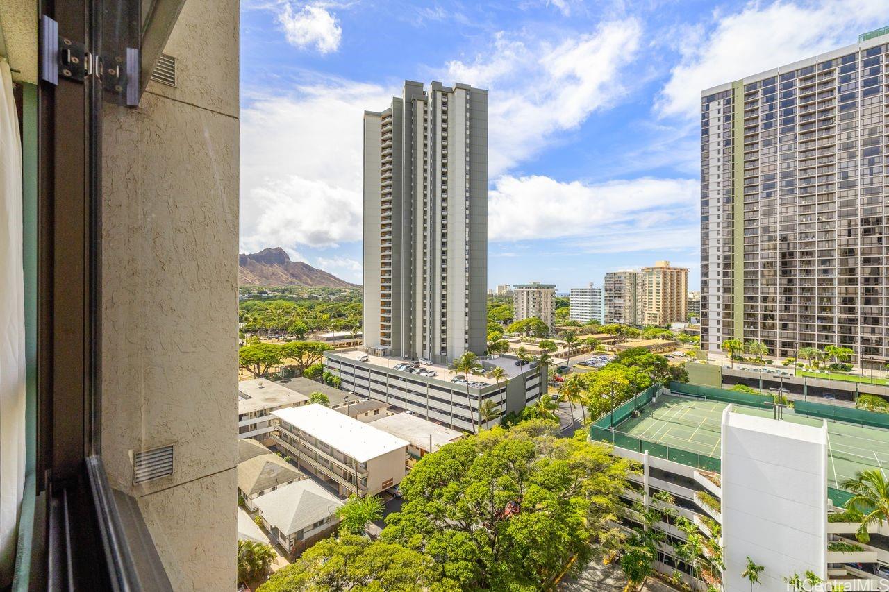 300 Wai Nani Way #II-1420, Honolulu, HI 96815