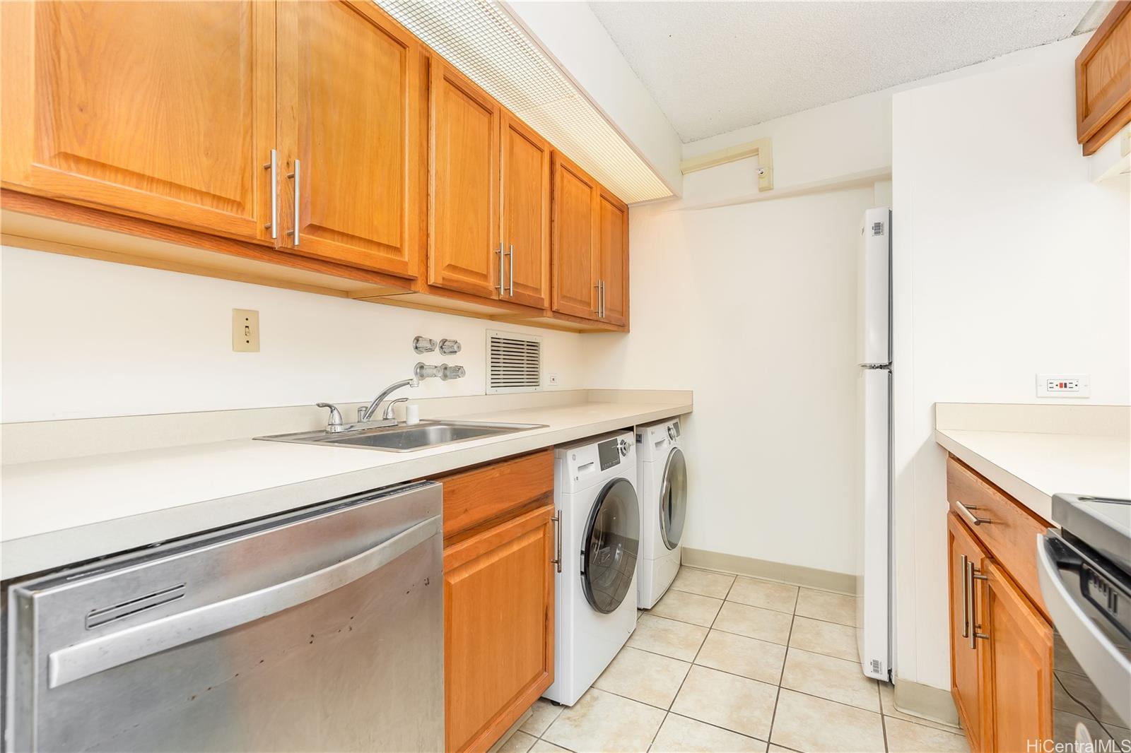 2333 Kapiolani Boulevard #3107, Honolulu, HI 96826