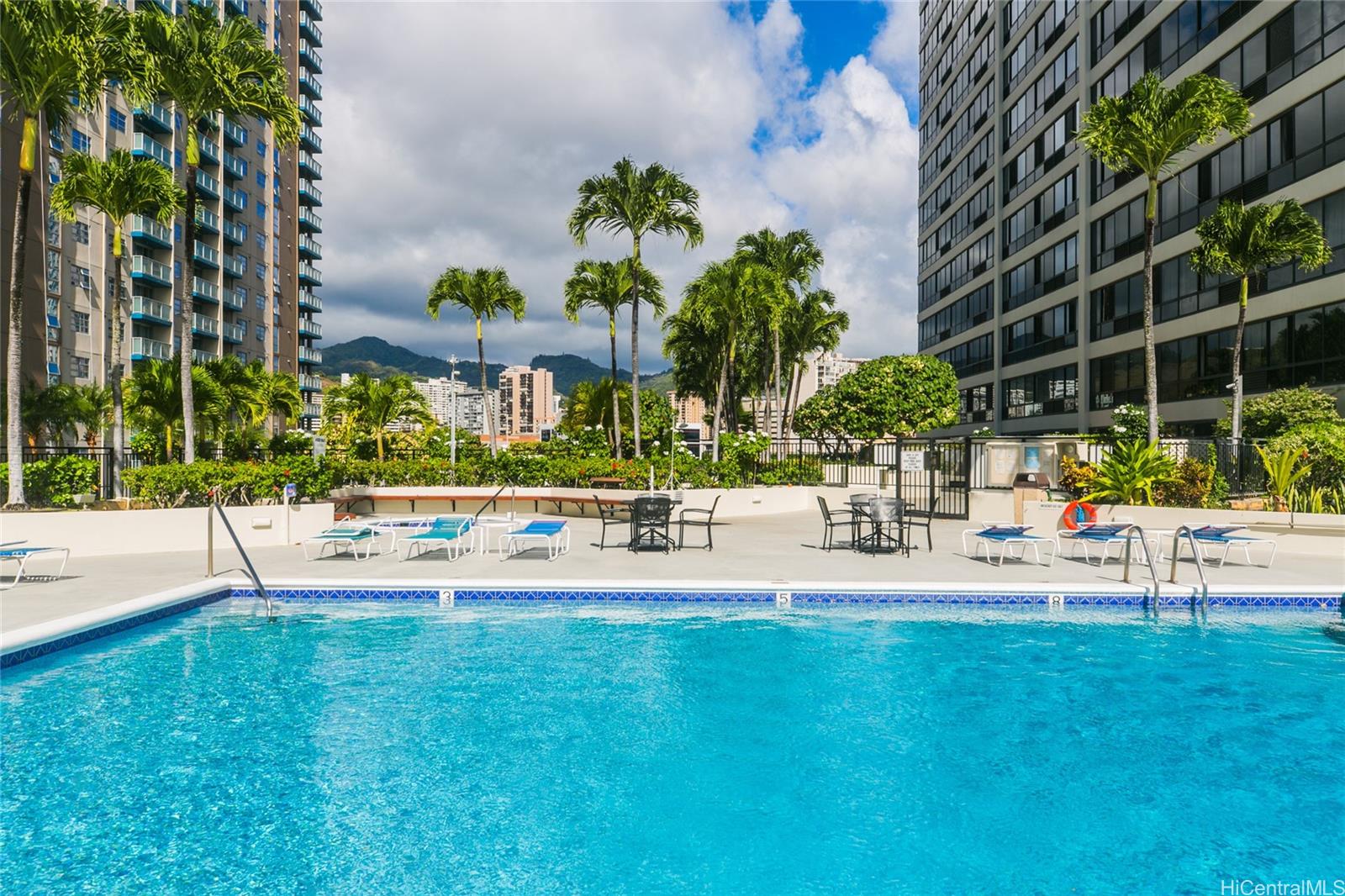 876 Curtis Street #804, Honolulu, HI 96813