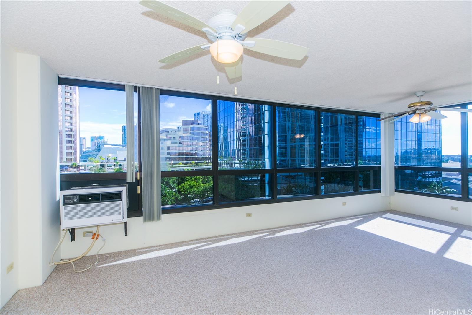 876 Curtis Street #804, Honolulu, HI 96813