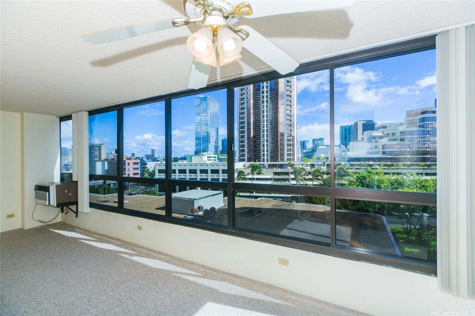 876 Curtis Street #804, Honolulu, HI 96813