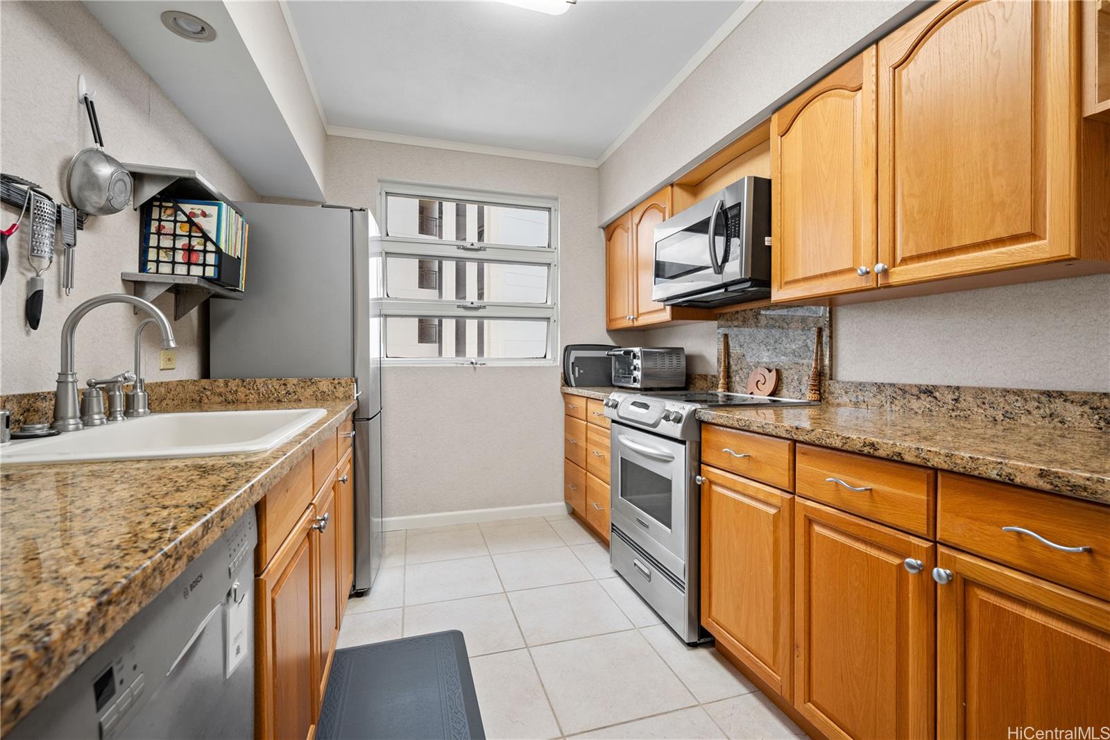 1001 Wilder Avenue #704, Honolulu, HI 96822