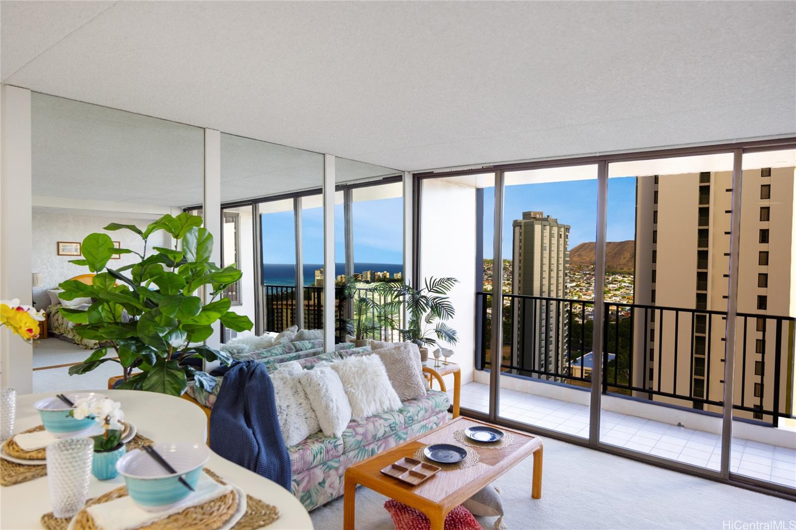 201 Ohua Avenue #3203-T1 (Makai), Honolulu, HI 96815