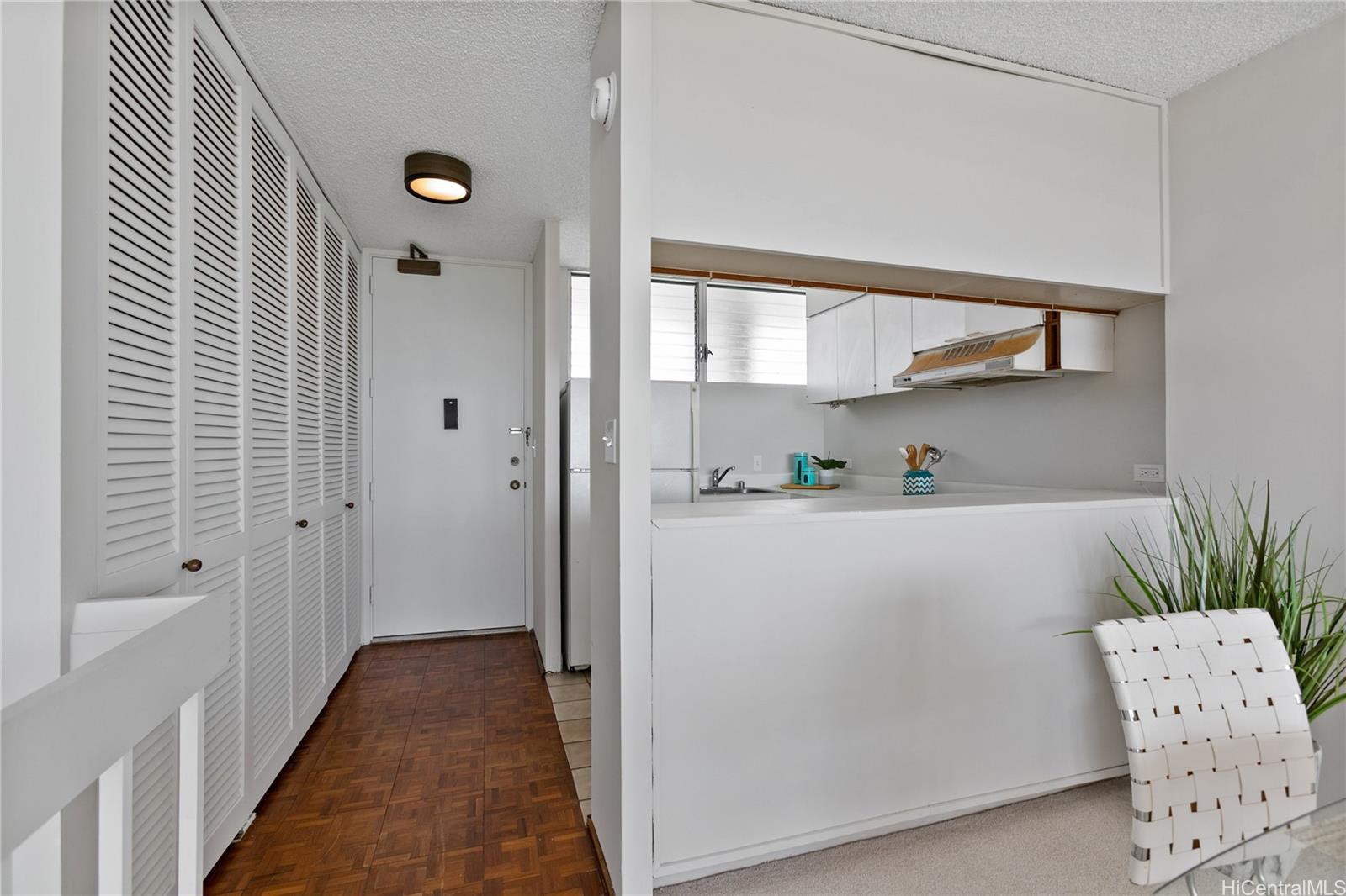 555 University Avenue #3406, Honolulu, HI 96826