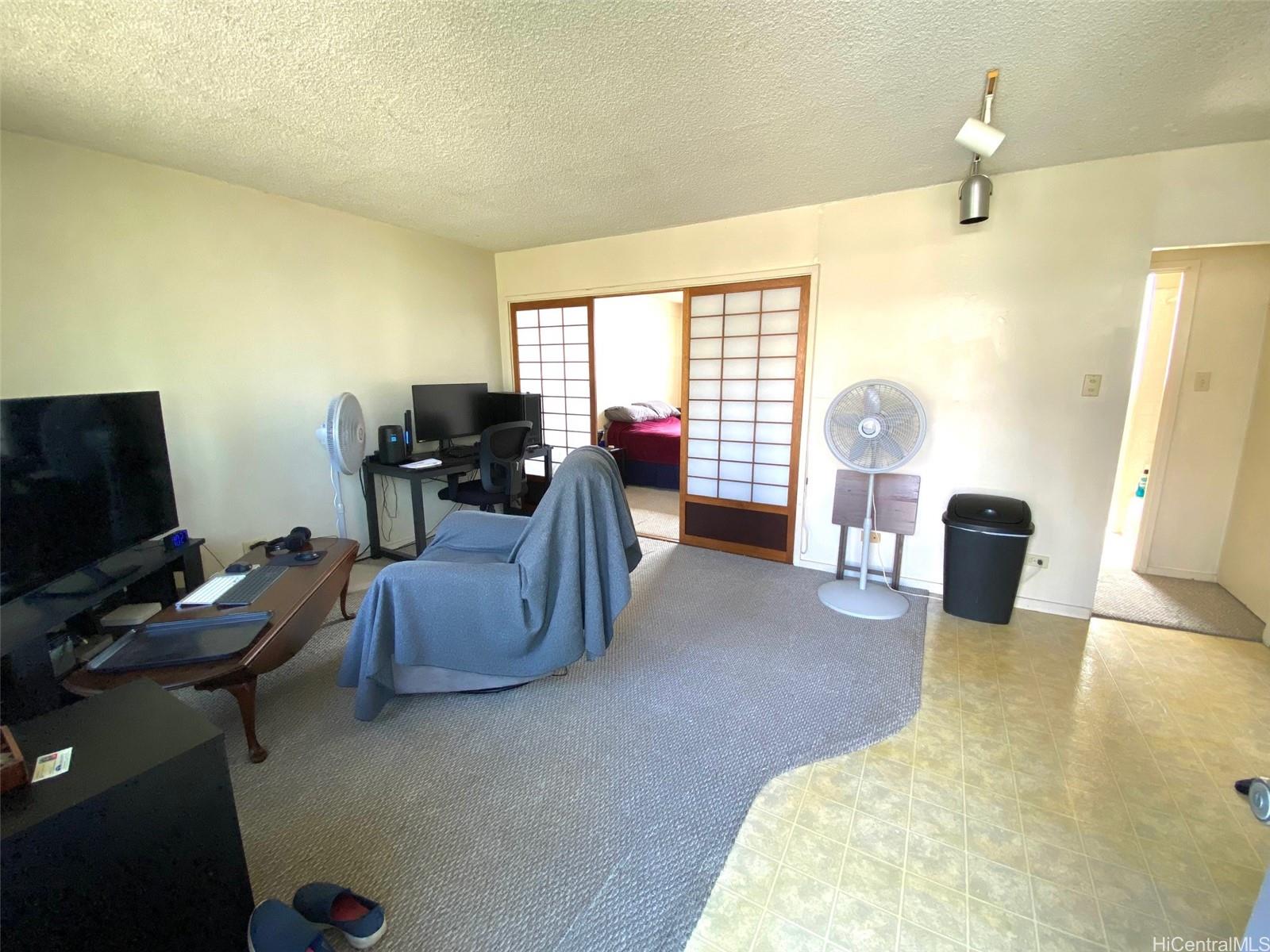 1525 Pensacola Street #202, Honolulu, HI 96822