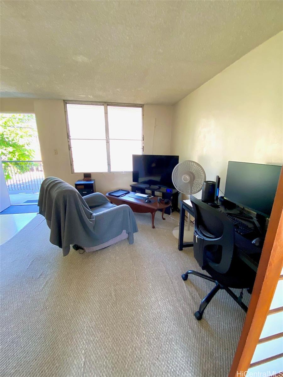 1525 Pensacola Street #202, Honolulu, HI 96822