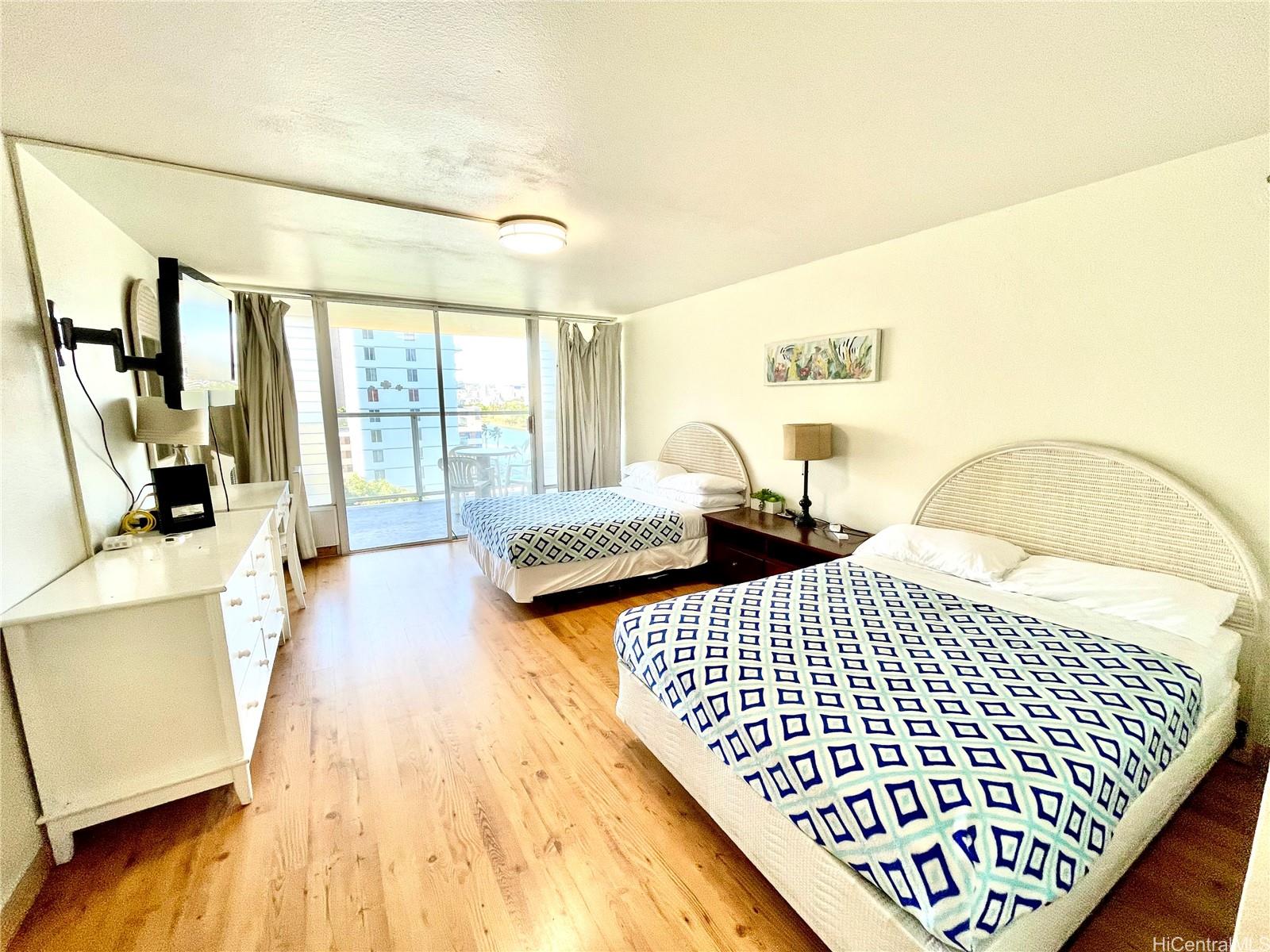 445 Seaside Avenue #908, Honolulu, HI 96815