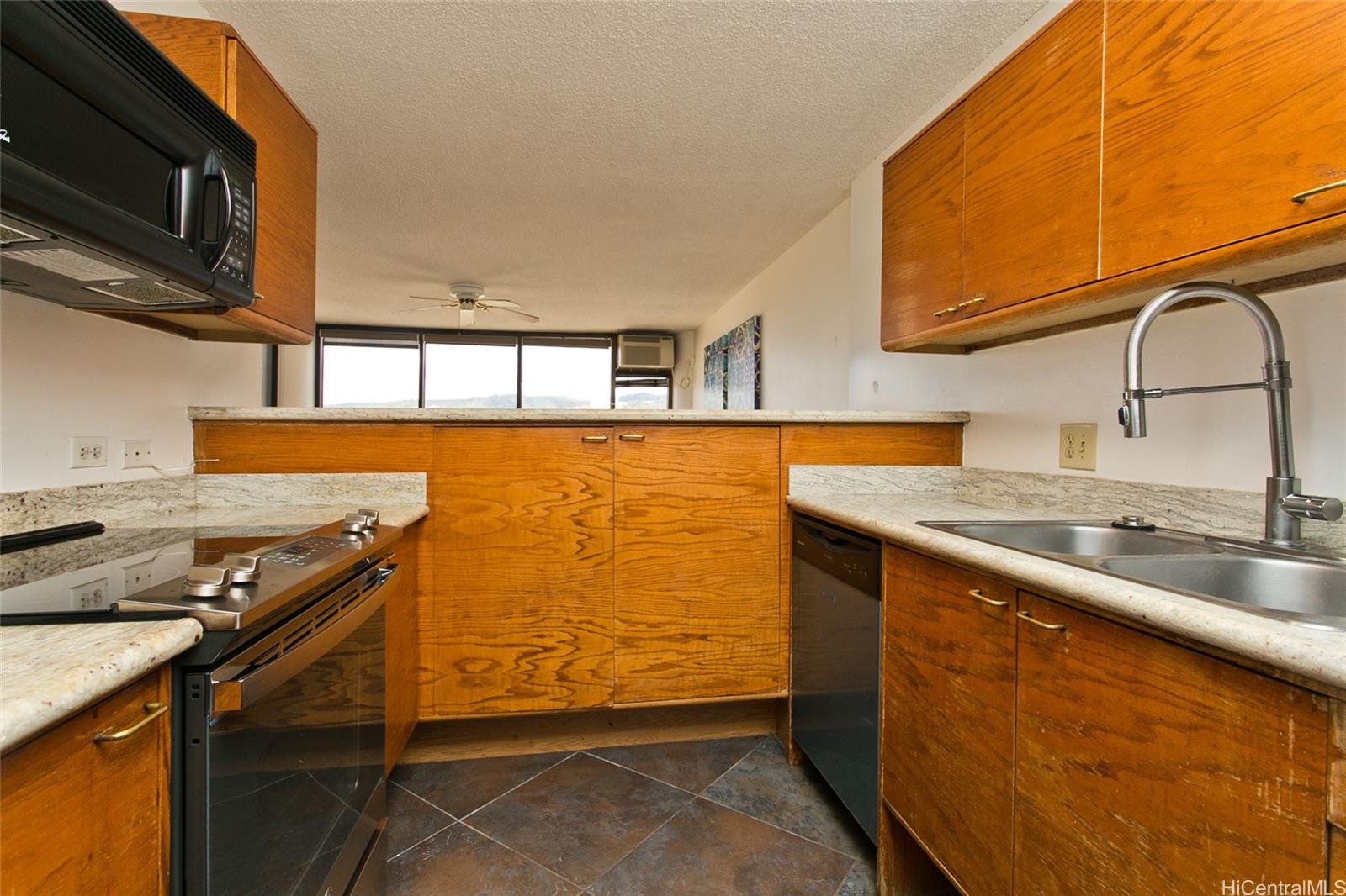 60 Beretania Street #2402, Honolulu, HI 96817