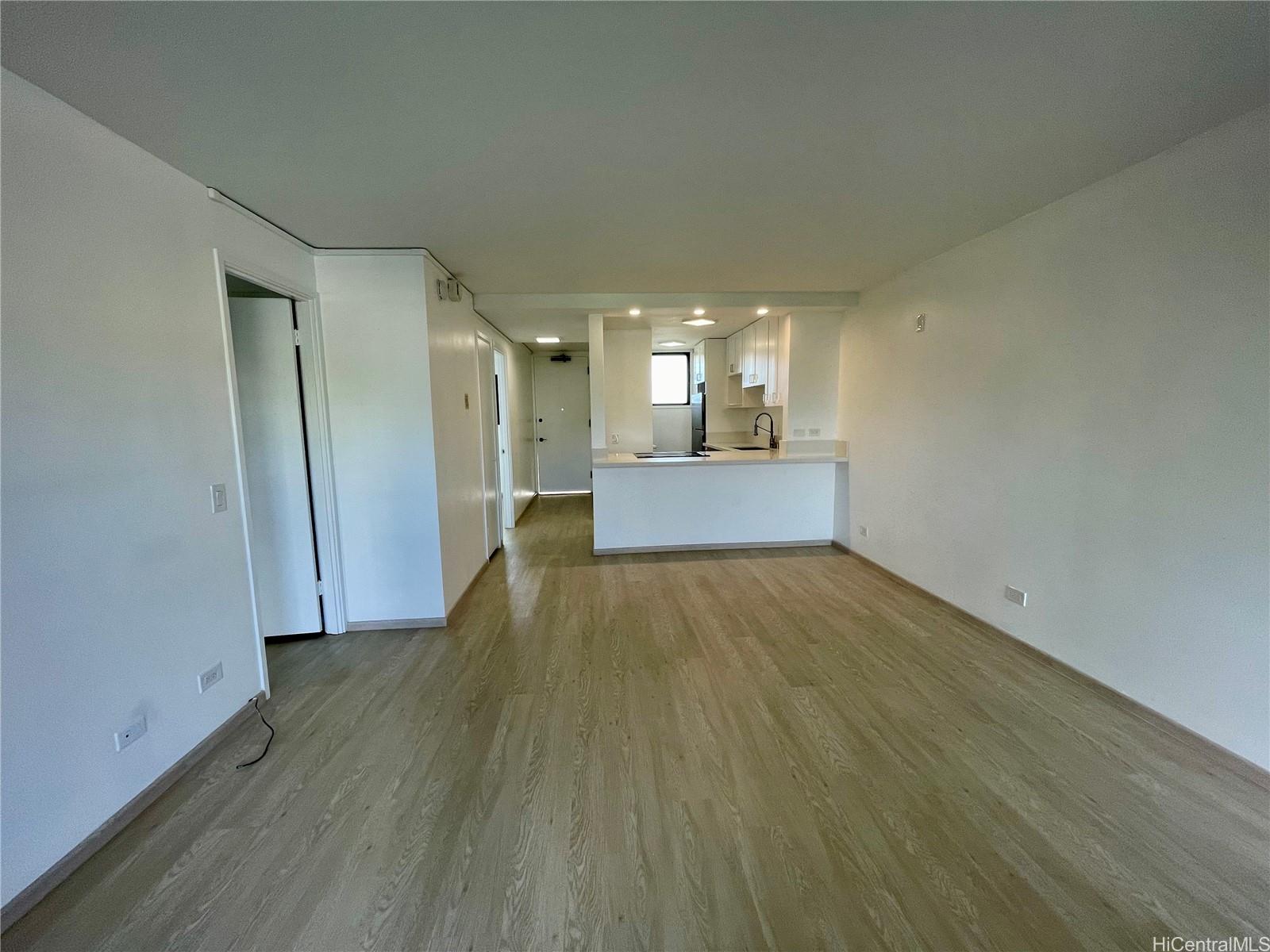 1521 Alexander Street #302, Honolulu, HI 96822