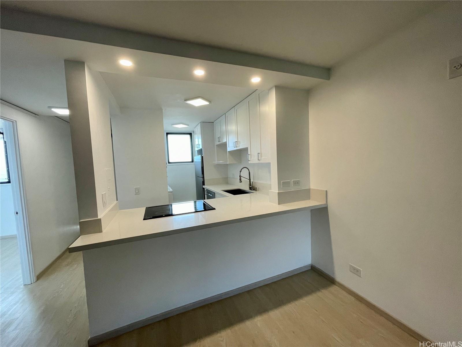 1521 Alexander Street #302, Honolulu, HI 96822