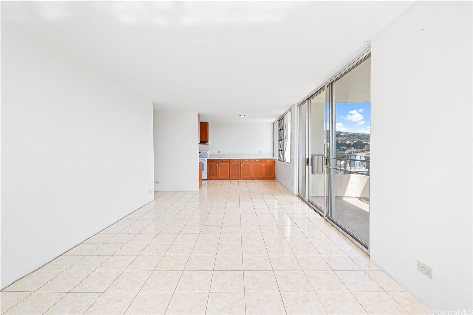 2825 King Street #701, Honolulu, HI 96826