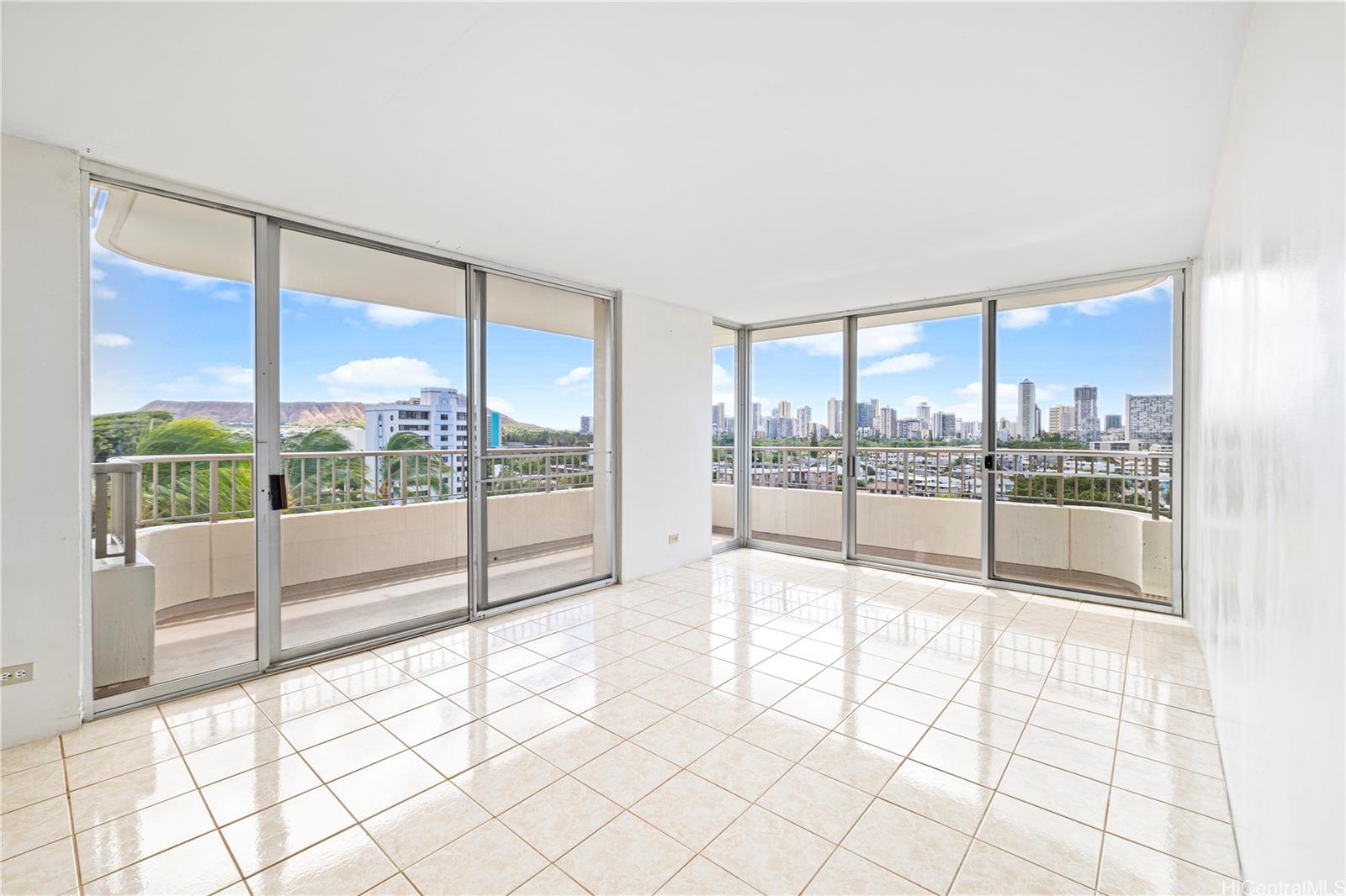 2825 King Street #701, Honolulu, HI 96826